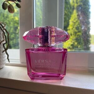 Versace Bright Crystal Absolu in Vibrant Pink